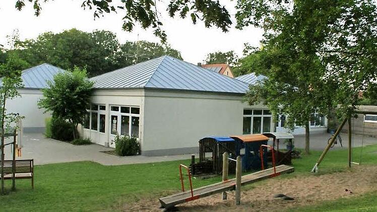 Der Kindergarten in Wonfurt soll nicht zur Dauerbaustelle werden; deshalb will der Gemeinderat jetzt die Möglichkeiten einer Förderung für eine umfassende Sanierung abklären. Der Sanierungsbedarf wurde bereits ermittelt und liegt bei rund 700 000 Euro.  Foto: Sabine Weinbeer