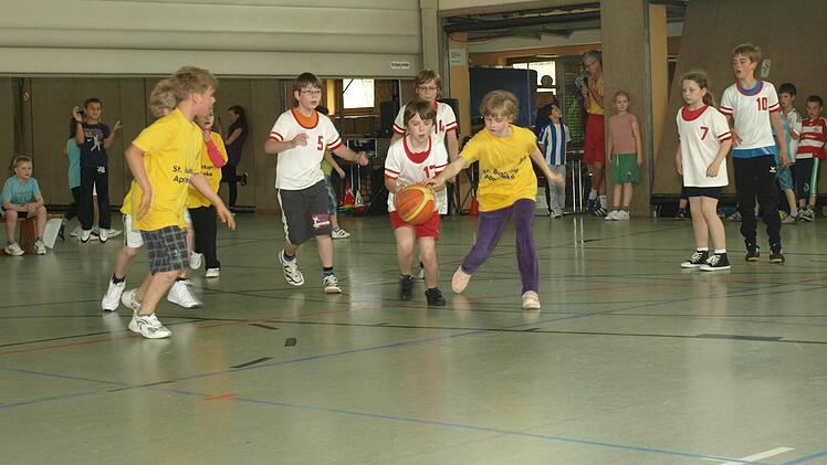 Das Großprojekt der Gemeinde Oerlenbach ist in diesem Jahr die Sanierung und Erweiterung der Hegler-Halle. Die Notwendigkeit unterstreichen Gutachten zu Fußboden, Heizung, Lüftung und Sanitär. Foto: Stefan Geiger