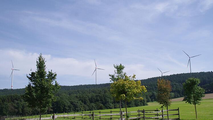 Als am 21. September 2018 die Lärm-Messungen am Windpark Hain-Ost durchgeführt wurden, liefen die Anlagen nach Angaben des Landratsamts bei maximaler Leistung. Das gehe aus den Daten hervor, die die Betreiberfirma SWI zuvor übermittelt hatte. Foto: Archiv/Marco Meißner