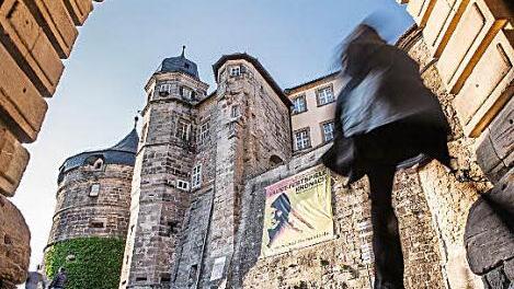 Das Tor zur Festung durchschritten auch wieder viele von außerhalb.
