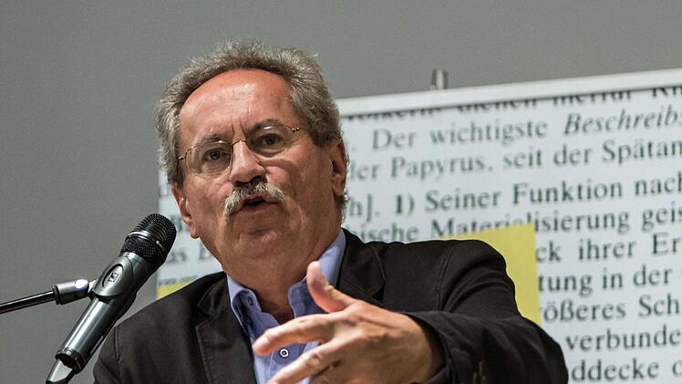 "Die Alternative oder: Macht endlich Politik!": Christian Ude stellte sein neues Buch in Coburg vor. Foto: Jochen Berger