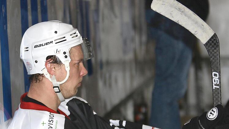 Hoch konzentriert ist nicht nur David Franek vor dem Derby der Haßfurter "Hawks" bei den "Wölfen" des Bad Kissingen.
