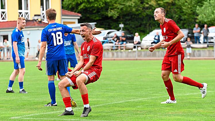 Christian Klug vom FSV Krum jubelt nach seinem Kopfballtreffer im Spiel gegen den TSV Kirchaich.Ryan Evans