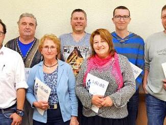 2. Vorsitzender Michael Schulze ehrte zusammen mit der Vorstandschaft weitere langjährige Mitglieder (von links): Michael Schulze, Egon Katzenberger, Inge Markard, Dieter Voll, Birgit Schmid, Julian Reith und Matthias Fischer.  Fotos: Peter Rauch