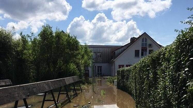 Hochwasser in Adelsdorf: Therapiezentrum Laufer Mühle von Außenwelt abgeschnitten