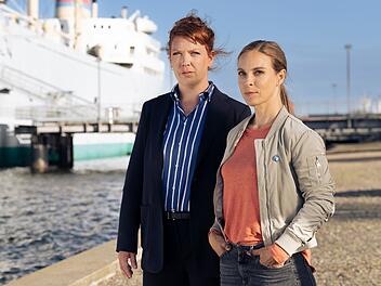 Anneke Kim Sarnau (Katrin K&ouml;nig) und Lina Beckmann (Melly Boewe) ermitteln im "Polizeiruf 110: Diebe".