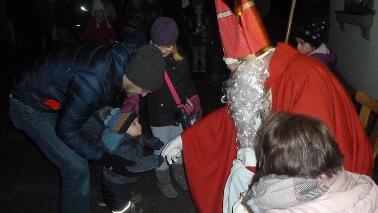 Auch der Nikolaus kam in Wermerichshausen. Foto: Gaby Seifried