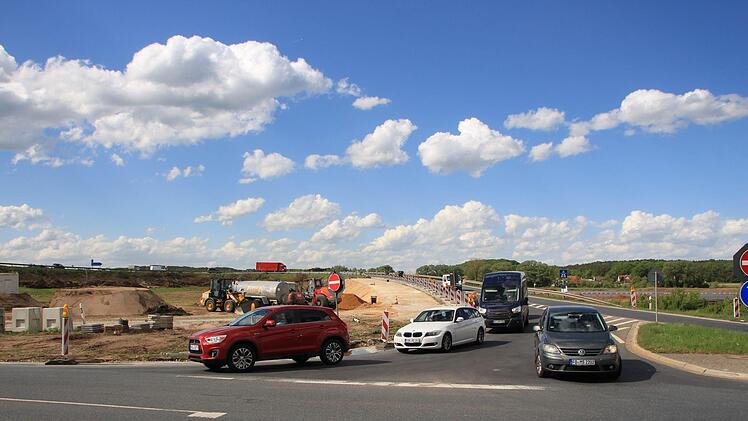 Damit sich der Verkehr nicht staut, wird die Ausfahrtsrampe der Anschlussstelle Höchstadt-Ost verbreitert. Fotos: Andreas Dorsch.