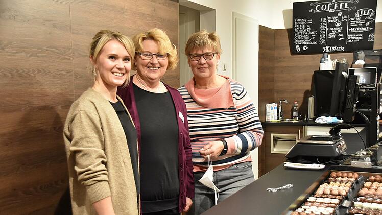 Inge Pelz und ihr Team von der Esther Confiserie freuten sich über viele gutgelaunte Kunden - Foto Uschi Prawitz