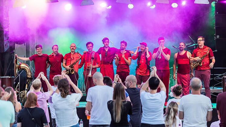 Ausverkaufter Abend beim "Biergarten meets Kabarett & Musik" mit "Moop Mama" im Juli 2021 im Gut W&ouml;llried.