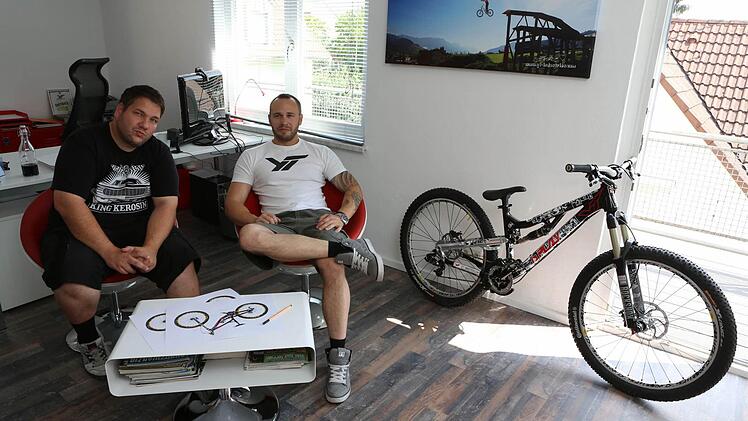 Haben aus ihrem Hobby ein Unternehmen mit Millionen-Umsatz gemacht: Stefan und Markus in ihrem Forchheimer Büro.