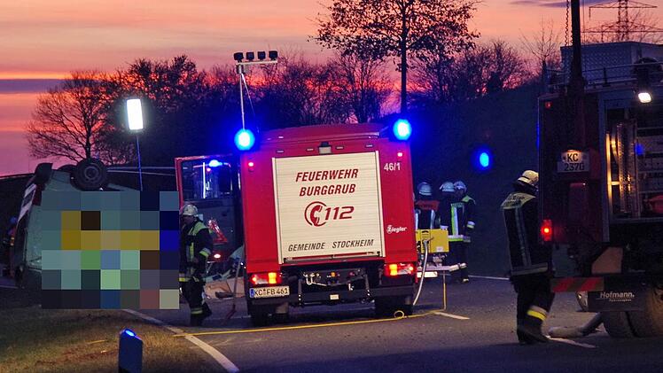 Während der Bergung brach die Dunkelheit über der Unfallstelle herein. Foto: Marco Meißner