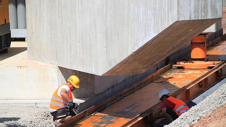 Rückbau der Gleitbahnen.