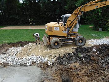 An Schwimmen und Badespaß ist derzeit im Gräfenberger Freibad nicht zu denken.  Foto: Petra Malbrich
