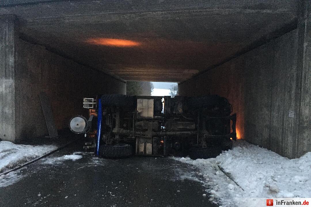 Eis im Kreis Hof: Zwei Streufahrzeuge haben Unfall