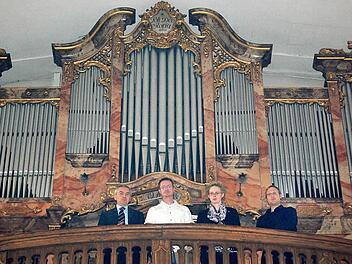 Regionalkantor Georg Schäffner, Johannes Bail, Christina Singer und Thomas Seiler (v.l.) bei der Orgelweihe Foto: privat