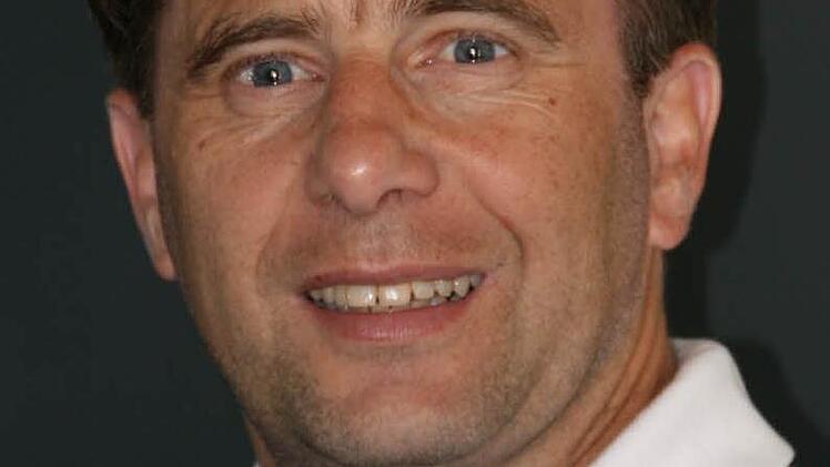 Die Fahrt über Arnshausen zur Arbeitsstelle nach Bad Kissingen ist für den Ebenhäuser quasi Alltag. Und die augenblickliche Verkehrs-Problematik mit der Sperrung stadteinwärts sorgt für erhöhten Nachdenkbedarf hinsichtlich der besten Route. "Vormittag ist die Ausweichmöglichkeit über Reiterswiesen eher kein Problem. Am frühen Montagabend habe ich auf der Heimfahrt allerdings doppelt so lange wie sonst gebraucht. Schlimmer war es aber für alle, die aus der anderen Richtung kamen. Mega-Stau in ...