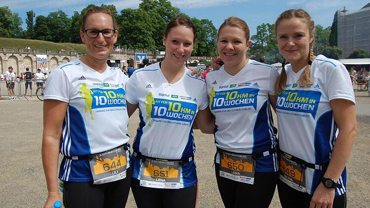 Wurden in zehn Wochen Spezialtraining fit für die zehn Kilometer: Ulrike Kuttner, Lena Maier, Lena Rose und Silvia Maier vom Tageblatt. Foto: Oliver Schmidt