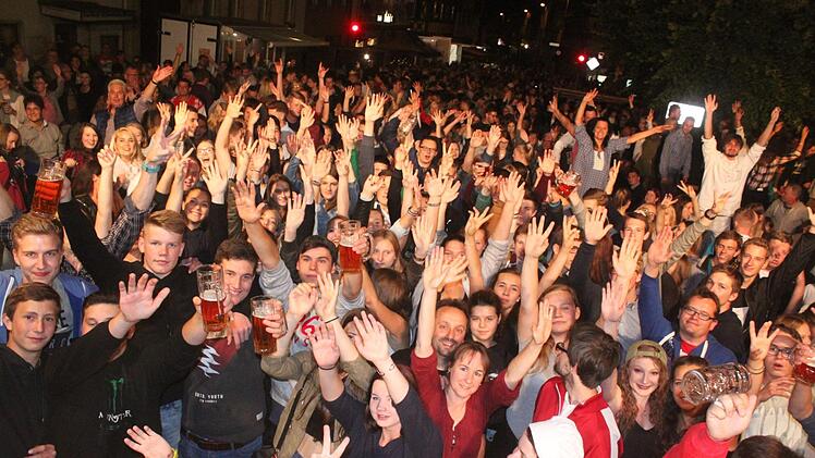 Fans bei Radspitz: Der Marktplatz brodelte. Foto: Matthias Einwag