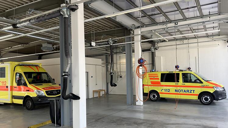 Die neue Rettungswache auf dem Gelände in der Neustadter Straße 83 ist eine neue moderne Rettungswache für über 40 Mitarbeiter und Auszubildende des Regiomed-Rettungsdienstes.  Foto: Regiomed