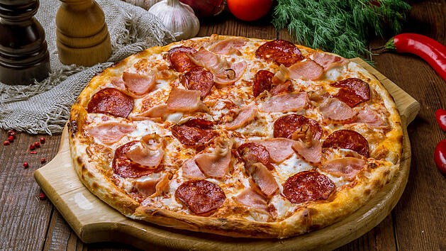 Salamipizza, Pizza