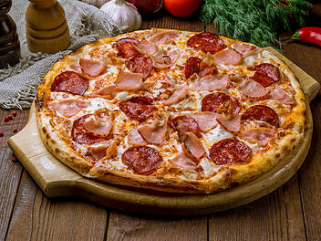 Salamipizza, Pizza