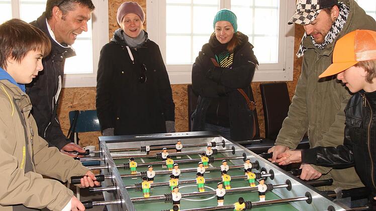 Viel Spaß herrschte beim Kicker-Turnier. Fotos: Günther Geiling
