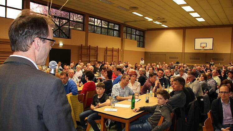 Bilder aus der Bürgerversammlung Arnshausen. Foto: Ralf Ruppert