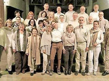 Die Gesangs- und Instrumentalgruppe (GuIG) aus Hammelburg gab ein Konzert in der Krankenhauskapelle. Foto: Angelika Silberbach