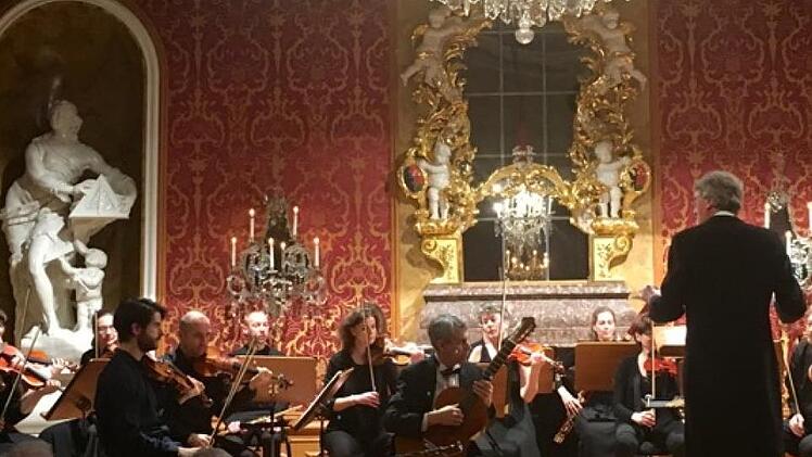 Bayerische Kammerorchester Bad Brückenau im Fürstensaal des Fuldaer Stadtschlosses.  Nikolaus Frey