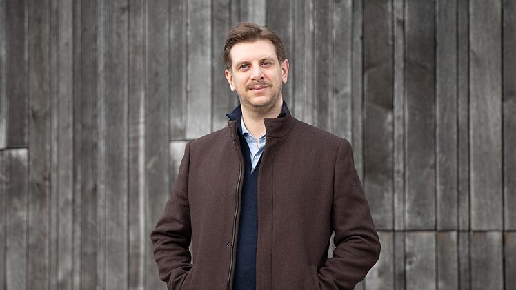 Fabian (34) leidet an ME/CFS und konnte deshalb ein halbes Jahr nicht sprechen: "F&uuml;r mich hat es sich immer angef&uuml;hlt wie so ein lebendig Begraben sein."