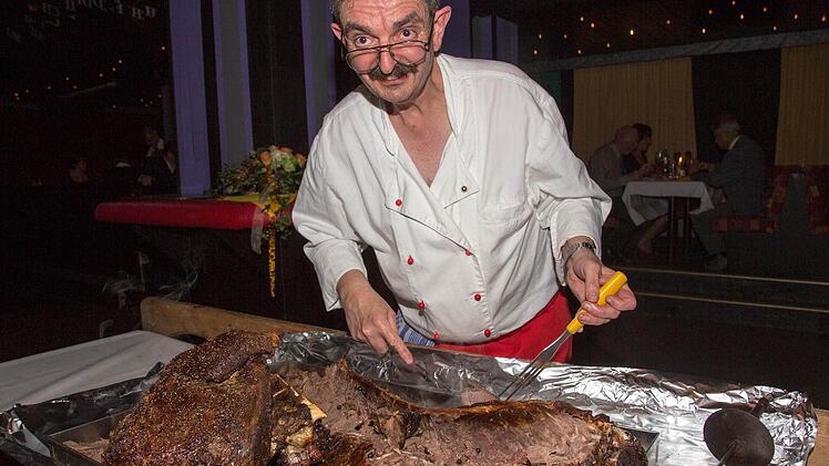 Der Küchenchef Roland Rühr bediente gern die hungrigen Gäste.