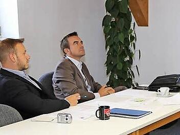 Ulrich Meierhöfer, Stefan Förtsch, Markus Grüner und Michael Hofmann (v. l.) tauschen Argumente aus.  Foto: Franz Galster