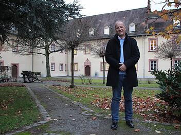 Im Pflegeheim Schloss Römershag sind alle Plätze belegt. Heimleiter Roberto Ranelli muss vielen Angehörigen Absagen geben. Foto: Ulrike Müller