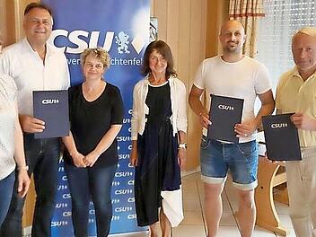 Die geehrten Mitglieder (von links): Vorsitzende Katrin Weißmann, Manfred Hofmann (15 Jahre), Stadträtin Carmen Blüchel-Spindler, Bürgermeisterin Christine Frieß, Sebastian Hofmann (15 Jahre) und Rudi Steuer (45 Jahre)