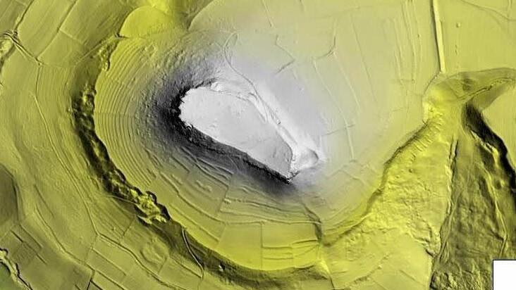Das Bodenprofil des Staffelbergs in der Laser-Scan-Vermessung - deutlich sind darauf die Siedlungsfläche und das Hochplateau zu erkennen. Bernhard Christoph widmet dem Staffelberg in spätkeltischer Zeit einen Aufsatz in dem neuen Buch, in den die neuesten Forschungsergebnisse zu "Menosgada" einflossen.  Foto: KIS