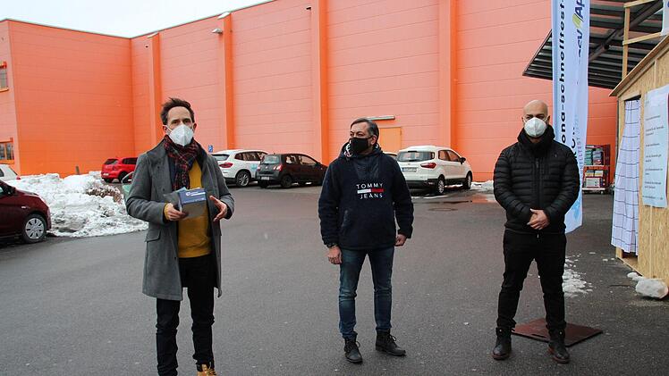 Markus Batscha (links) von der Firma Loma Care mit seinen Coburger Partnern  Nima Khorsandi und Massimo Iannelli-Fard.Oliver Schmidt