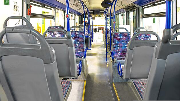 Kinder im Bus bedroht