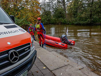 Leichenfund in Fürther Fluss: Toter Mensch in Fluss entdeckt - Einsatz läuft