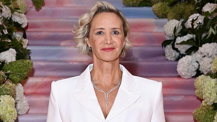 Janet McTeer schlüpft in die Rolle von Professor Minerva McGonagall.