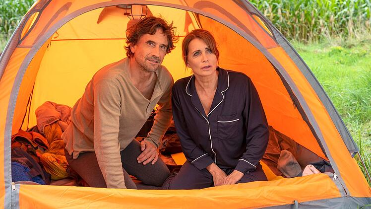 Katharina (Anja Kling) und Erik (Oliver Mommsen) im selben Zelt? Ob da mehr geht zwischen den beiden? Zumindest Erik h&auml;tte nichts dagegen.