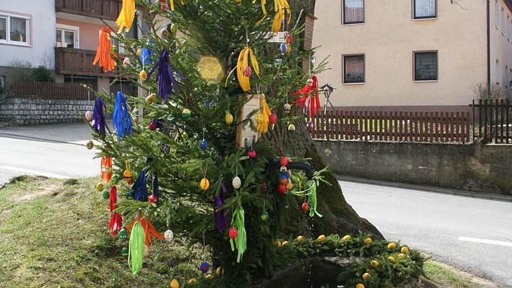 Der Brunnen von Engelhardsberg in seiner ganzen Pracht Fotos: Löwisch