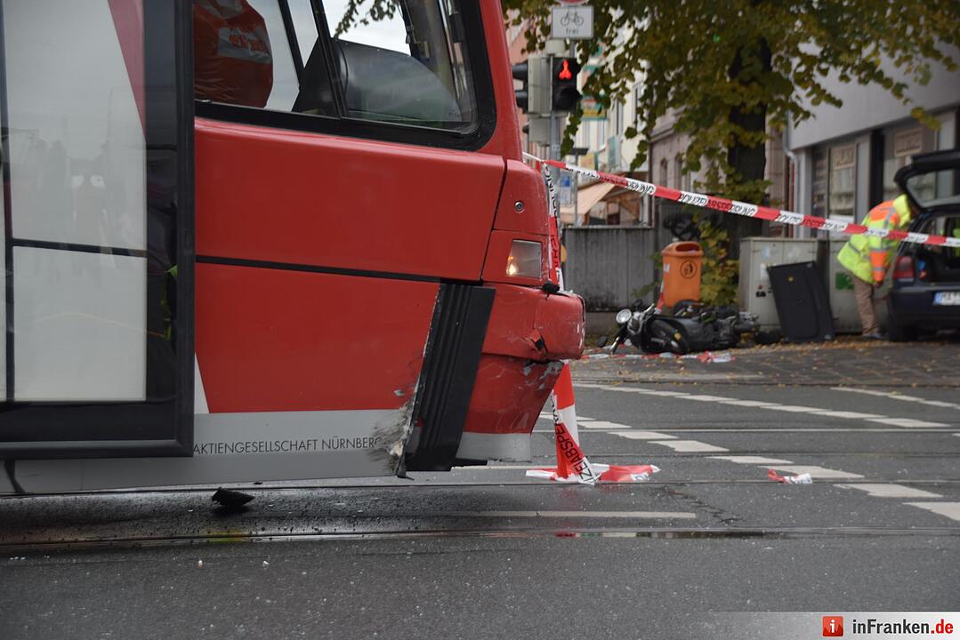 Nürnberg-Südstadt: Pkw rammt Straßenbahn