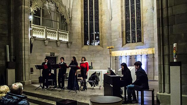 Vor zahlreichen Zuhörer in St. Augustin gestaltete das Coburg "Cosmopolitan Quintett" ein vielsprachiges Konzert zum Advent.Foto: Jochen Berger