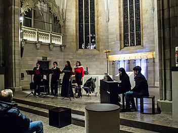 Vor zahlreichen Zuhörer in St. Augustin gestaltete das Coburg "Cosmopolitan Quintett" ein vielsprachiges Konzert zum Advent.Foto: Jochen Berger