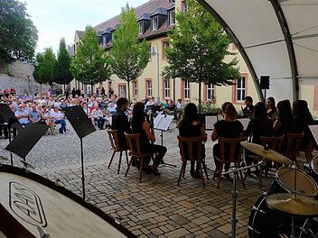 Im Serenadenhof der Bayerischen Musikakademie beweisen junge Instrumentalisten ihr Können. Foto: Gerd Schaar