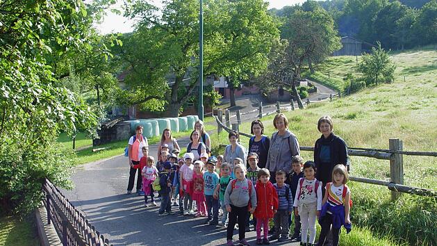 Auf den Weg zum Volkersberg begab sich der Nachwuchs des Kindergartens "Kleine Riesen". Foto: Brigitta Kempe-Wolf