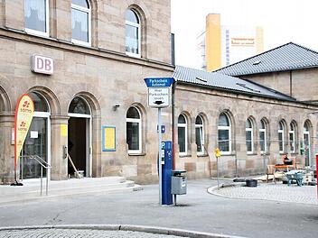 Trotz eines Hausverbots hat ein 25-Jähriger immer wieder den Kulmbacher Bahnhof aufgesucht. Jetzt musste er sich unter anderem wegen Hausfriedensbruch vor Gericht verantworten.