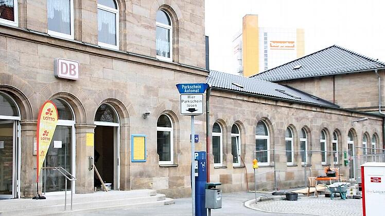 Trotz eines Hausverbots hat ein 25-Jähriger immer wieder den Kulmbacher Bahnhof aufgesucht. Jetzt musste er sich unter anderem wegen Hausfriedensbruch vor Gericht verantworten.