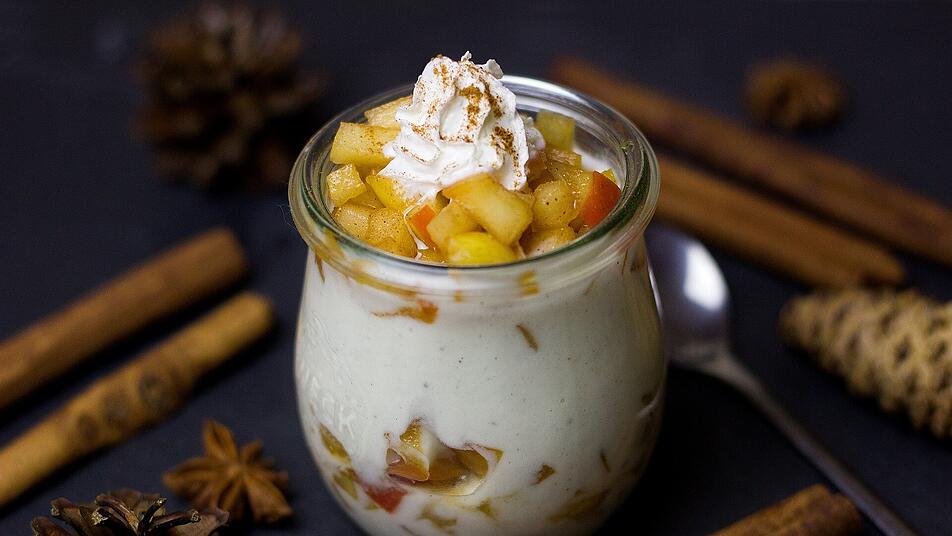 Apfel-Walnuss-Schichtdessert: Die perfekte Nachspeise für Silvester Symbolbild: Dessert